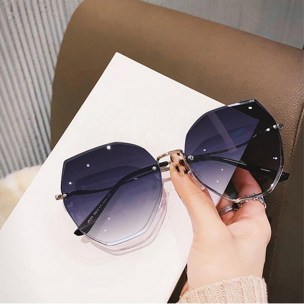 sunglasses 2021 korean women's frameless fashion sun glasses with elegant personality polygon gradient trend uv400 zonnebril, White;black
sunglasses 2021 korean women's frameless fashion sun glasses with elegant personality polygon gradient trend uv400 zonnebril, White;black