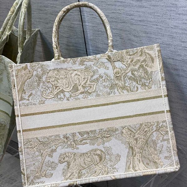 7a+ designer bags three-dimensional embroidery handbags oversize tote 2022 christmas limited edition golden thread
7a+ designer bags three-dimensional embroidery handbags oversize tote 2022 christmas limited edition golden thread