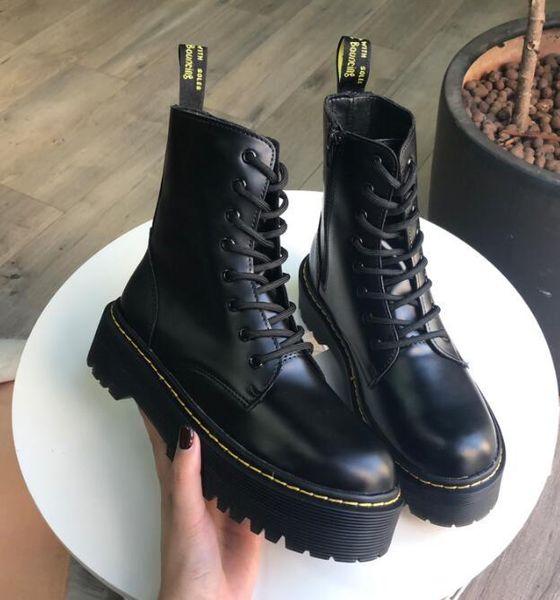boots carpaton selling leather ankle for woman black color round toe lace-up riding flat plaform short white
boots carpaton selling leather ankle for woman black color round toe lace-up riding flat plaform short white