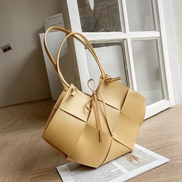 evening bags 2 pds/set high capacity weave design pu leather totes for women 2021 fashion crossbody shoulder handbags and purses1
evening bags 2 pds/set high capacity weave design pu leather totes for women 2021 fashion crossbody shoulder handbags and purses1