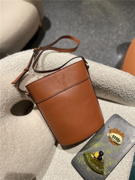 2021 luxury woman shoulder bucket bags messengerbag designerbag handbag leather shoulderbag chain messenger envelopebag shoppingbag crossbod
2021 luxury woman shoulder bucket bags messengerbag designerbag handbag leather shoulderbag chain messenger envelopebag shoppingbag crossbod