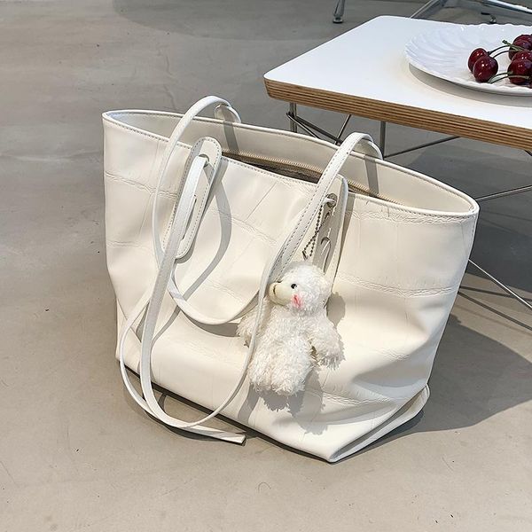 evening bags niche design large-capacity bag 2021 fashion female all-match student class portable tote shoulder width: 44cm
evening bags niche design large-capacity bag 2021 fashion female all-match student class portable tote shoulder width: 44cm