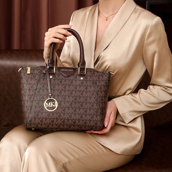 hbp fashion hong kong women's hand bag autumn winter 2021 new wing leather women's classic flower
hbp fashion hong kong women's hand bag autumn winter 2021 new wing leather women's classic flower