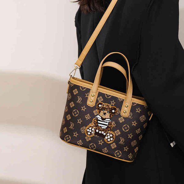 2022 factory wholesale bag women's new diamond portable tote large capacity versatile texture single shoulder diagonal bag f582
2022 factory wholesale bag women's new diamond portable tote large capacity versatile texture single shoulder diagonal bag f582
