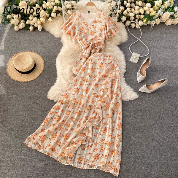 neploe sumer bohemian holiday 2 pcs women set v neck short sleeve short blouse + high waist hip a line skirt print suit summer 210423, White
neploe sumer bohemian holiday 2 pcs women set v neck short sleeve short blouse + high waist hip a line skirt print suit summer 210423, White