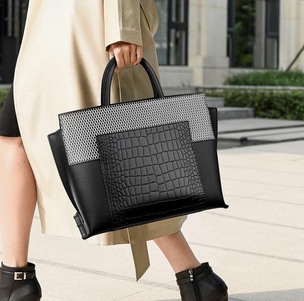 shoulder bags female bag spring/summer 2022 fashion european and american one-shoulder messenger large-capacity wing
shoulder bags female bag spring/summer 2022 fashion european and american one-shoulder messenger large-capacity wing