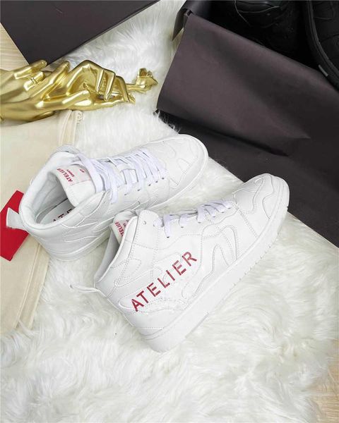 2022 luxury designer dress shoes mid-calfskin with bands sneaker trainers leather trainer with box new track 1top, Black
2022 luxury designer dress shoes mid-calfskin with bands sneaker trainers leather trainer with box new track 1top, Black