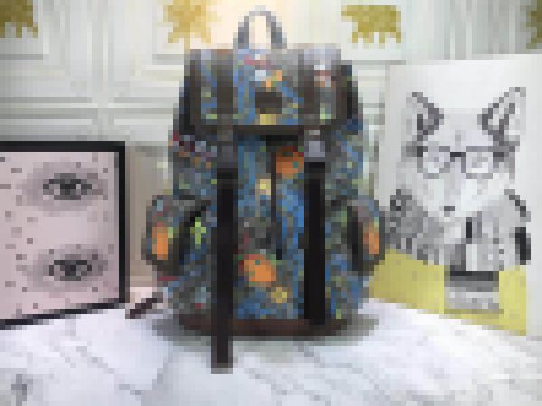 luxury donald medium backpack beige and ebony canvas with donald print material with low environmental duck impact size:45*27*23cm
luxury donald medium backpack beige and ebony canvas with donald print material with low environmental duck impact size:45*27*23cm