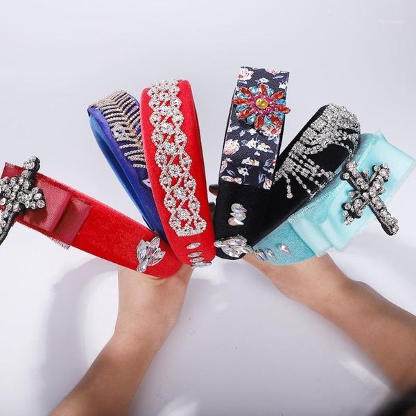 luxury baroque hair accessories sparkly big padded rhinestones headbands full crystal reticulated hairbands for women headband1
luxury baroque hair accessories sparkly big padded rhinestones headbands full crystal reticulated hairbands for women headband1