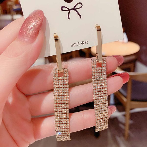 korea dongdamen super sparkle full diamond long face thin s925 silver needle earrings, Black
korea dongdamen super sparkle full diamond long face thin s925 silver needle earrings, Black