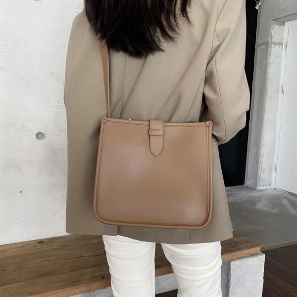 evening bags ousson 2021 design leather large capacity underarm bag fashion messenger multifunctional tote for women
evening bags ousson 2021 design leather large capacity underarm bag fashion messenger multifunctional tote for women