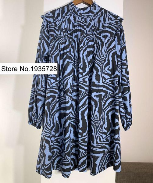 casual dresses 2021 est women blue printing short mini dress with stand collar & pleated detail, Black;gray
casual dresses 2021 est women blue printing short mini dress with stand collar & pleated detail, Black;gray