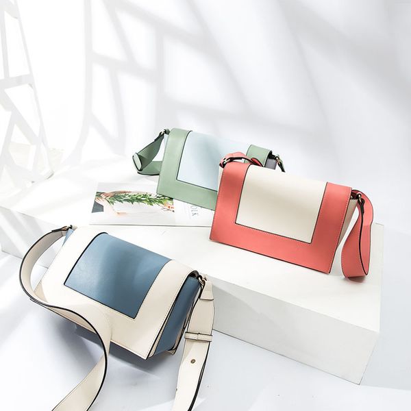 70% off design handbag 2020 new wide shoulder belt women's bag for old boys thao, Red;black
70% off design handbag 2020 new wide shoulder belt women's bag for old boys thao, Red;black