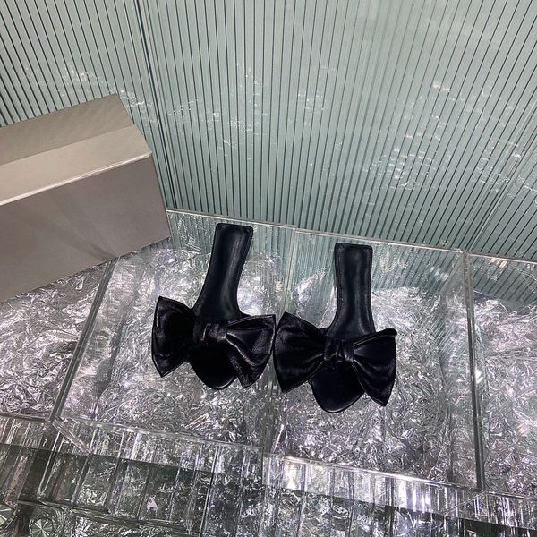 with box 2021ss classics woman shoes selling slipper real leather flat sandals fashion slides slide 2 colors ladies beach women slippers siz, Black
with box 2021ss classics woman shoes selling slipper real leather flat sandals fashion slides slide 2 colors ladies beach women slippers siz, Black