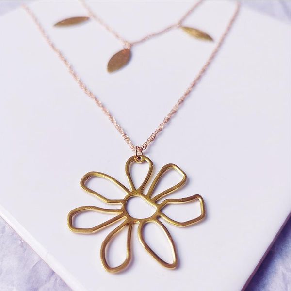 pendant necklaces 2021 howllow out flower necklace alloy leaf with two layers, Silver
pendant necklaces 2021 howllow out flower necklace alloy leaf with two layers, Silver