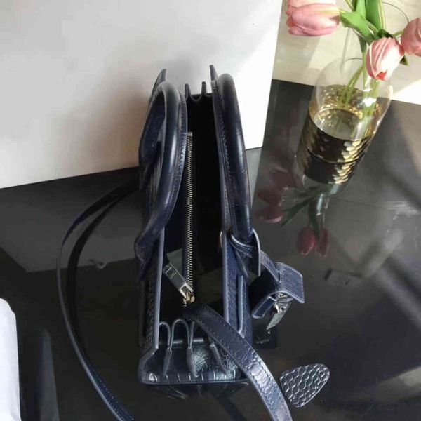 7a+fashion high-end customized products fashion bags 421863 valentine's day plain genuine leather shoulder bag single flap thanksgiving
7a+fashion high-end customized products fashion bags 421863 valentine's day plain genuine leather shoulder bag single flap thanksgiving