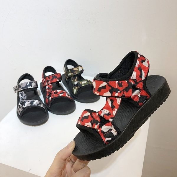 2021 new beach fashion flat bottomed non slip boys and girls sandals convenient velcro casual shoes, Black;red
2021 new beach fashion flat bottomed non slip boys and girls sandals convenient velcro casual shoes, Black;red