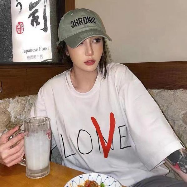 luxury brand t shirt v and lone love valentine's day limited wang yibo same fashion brand high street big v trend loose, White;black
luxury brand t shirt v and lone love valentine's day limited wang yibo same fashion brand high street big v trend loose, White;black