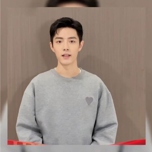 brand hoodie am1 six color xiao zhan's new letter love embroidery round neck terry sweater gx2681, Black
brand hoodie am1 six color xiao zhan's new letter love embroidery round neck terry sweater gx2681, Black