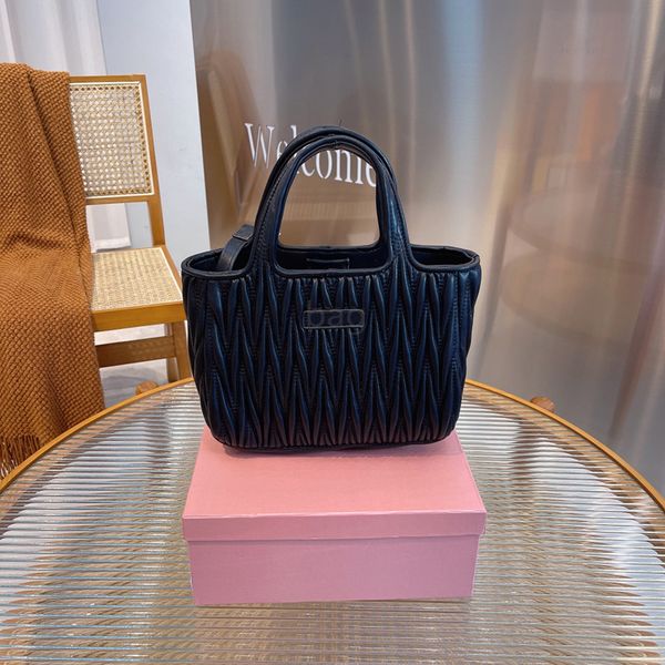 fashion luxury bags cross body handbags tote designer totes classic retro genuine leather high-quality food basket with original box differe
fashion luxury bags cross body handbags tote designer totes classic retro genuine leather high-quality food basket with original box differe
