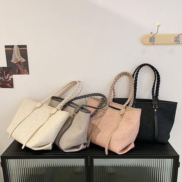 evening bags female solid color tote bag 2021 fashion one-shoulder underarm women portable designer handbag
evening bags female solid color tote bag 2021 fashion one-shoulder underarm women portable designer handbag