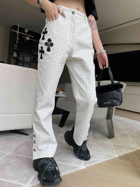 ch cro 2021 summer leather embroidered zhangzi cross fake water front printed mid waist white denim pants, Blue
ch cro 2021 summer leather embroidered zhangzi cross fake water front printed mid waist white denim pants, Blue