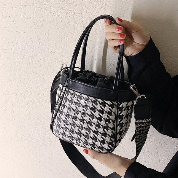 evening bags 2021 houndstooth tote crossbody bag high-quality pu leather and wool women's designer handbag lock shoulder bucket
evening bags 2021 houndstooth tote crossbody bag high-quality pu leather and wool women's designer handbag lock shoulder bucket