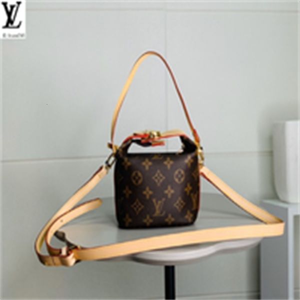 brand designer luxury g2xx m5353 small portable presbyopic lunch bag women handbags iconic bags handles shoulder bags totes cross body b, Red;black
brand designer luxury g2xx m5353 small portable presbyopic lunch bag women handbags iconic bags handles shoulder bags totes cross body b, Red;black
