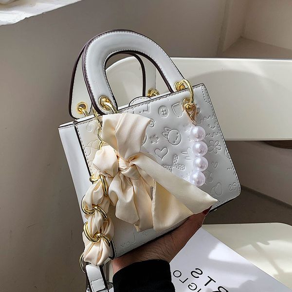 this year's popular bag 2021 new fashion embossed hand-held diana summer net red silk scarf women's messenger
this year's popular bag 2021 new fashion embossed hand-held diana summer net red silk scarf women's messenger