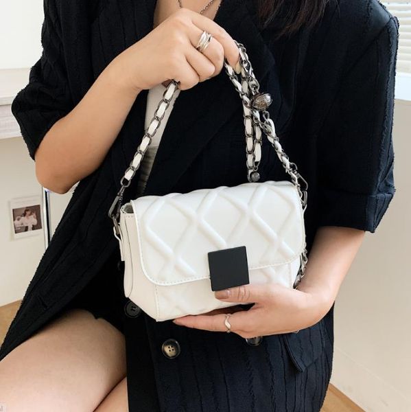 autumn/winter single shoulder messenger bag simple embroidery thread rhombic chain female bags
autumn/winter single shoulder messenger bag simple embroidery thread rhombic chain female bags