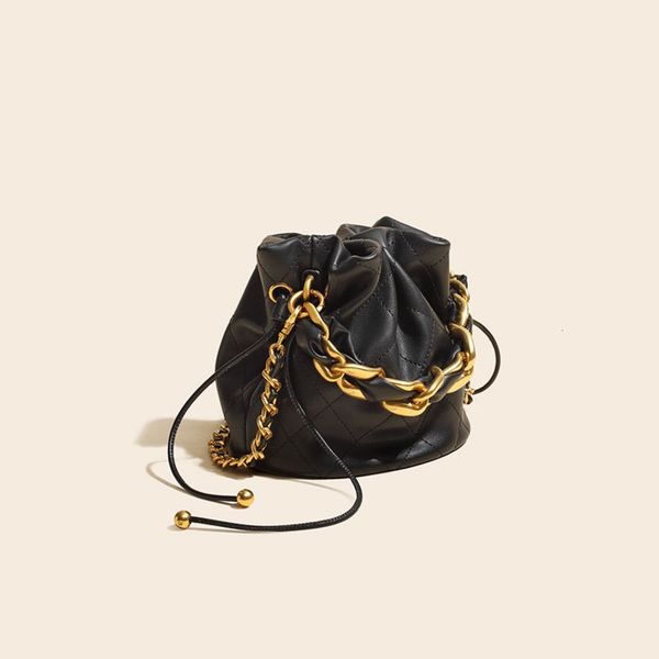leather bucket bag women's 2021 versatile one shoulder msenger mini bag cowhide embroidery
leather bucket bag women's 2021 versatile one shoulder msenger mini bag cowhide embroidery