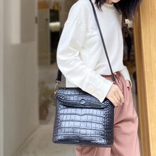 leather women's bag 2021 cowhide crocodile bucket casual portable messenger shoulder bags
leather women's bag 2021 cowhide crocodile bucket casual portable messenger shoulder bags