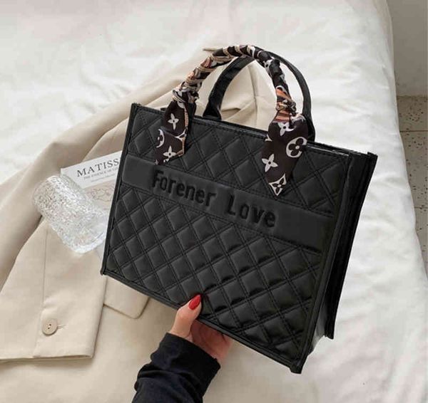 2022 factory wholesale new fashion lingge handbag summer commuting temperament women's bag large capacity trendy foreign style tote bag
2022 factory wholesale new fashion lingge handbag summer commuting temperament women's bag large capacity trendy foreign style tote bag