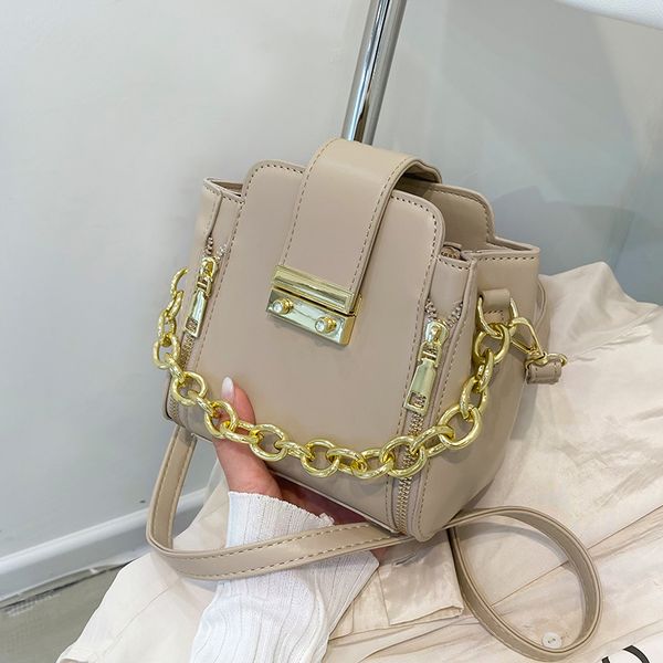 niche design summer fresh bag 2021 new fashion messenger bag female wild ins bucket bag shoulder width 18cm
niche design summer fresh bag 2021 new fashion messenger bag female wild ins bucket bag shoulder width 18cm