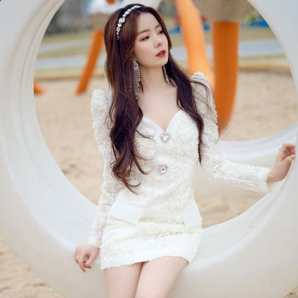 casual dresses 2021 spring women floral appliques mesh long sleeve white bodycon dress elegant party birthday outfits, Black;gray
casual dresses 2021 spring women floral appliques mesh long sleeve white bodycon dress elegant party birthday outfits, Black;gray