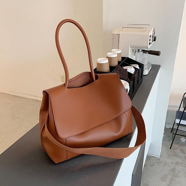 composite bag leather shoulder for women 2021 wide belt designer handbags women's trend solid color bucket cross body
composite bag leather shoulder for women 2021 wide belt designer handbags women's trend solid color bucket cross body