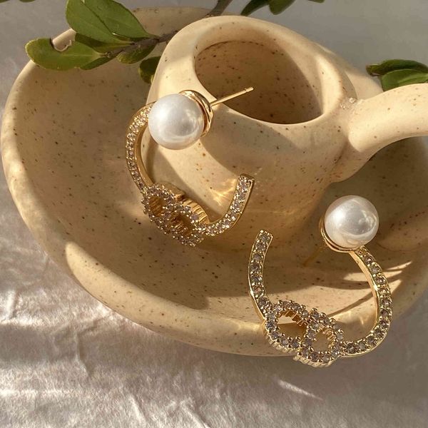 special offer 2021 luxury designer jewelry u jewelry new pearl letter earrings fashion micro inlaid zircon s925 silver needle temperament tr, Golden;silver
special offer 2021 luxury designer jewelry u jewelry new pearl letter earrings fashion micro inlaid zircon s925 silver needle temperament tr, Golden;silver