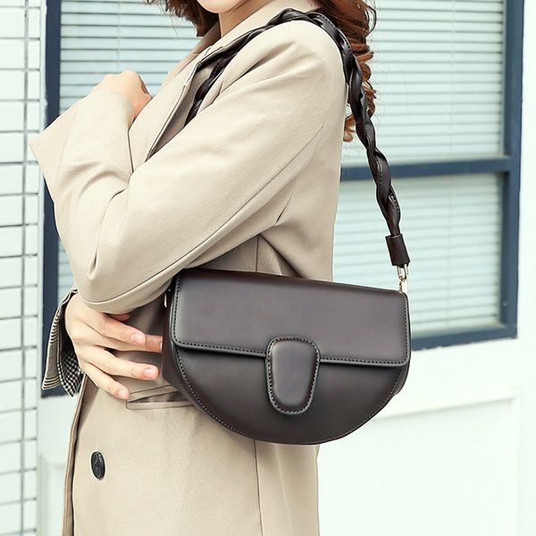 designer bags leather women s 2021 armpit saddle semi-circular messenger french stick luxury
designer bags leather women s 2021 armpit saddle semi-circular messenger french stick luxury