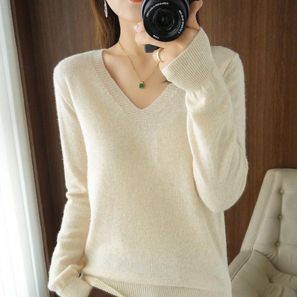 women's sweaters cashmere sweater female v-neck 2021 autumn winters is brief paragraph loose show thin knitting render unlined big yard, White;black
women's sweaters cashmere sweater female v-neck 2021 autumn winters is brief paragraph loose show thin knitting render unlined big yard, White;black