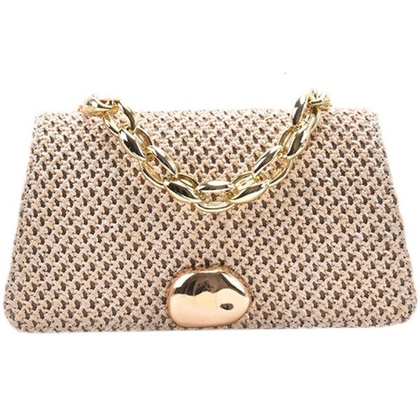 2021 spring korean celebrity one shoulder slant across hand holding knitting chain dinner bag
2021 spring korean celebrity one shoulder slant across hand holding knitting chain dinner bag