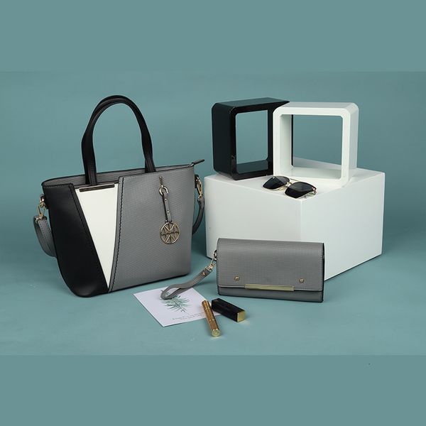 handbag 2021 splicing bucket bag large capacity trendy child and mother pu single shoulder diagonal span tote female
handbag 2021 splicing bucket bag large capacity trendy child and mother pu single shoulder diagonal span tote female