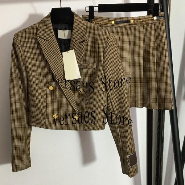 two piece dress luxury design vintage plaid women's suit temperament double breasted short coat + high waist pleated skirt, White 
two piece dress luxury design vintage plaid women's suit temperament double breasted short coat + high waist pleated skirt, White