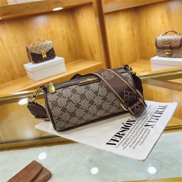 2022 factory wholesale new bag women's minority fashion leisure printed single shoulder net red ins tide messenger cylinder bag women v
2022 factory wholesale new bag women's minority fashion leisure printed single shoulder net red ins tide messenger cylinder bag women v
