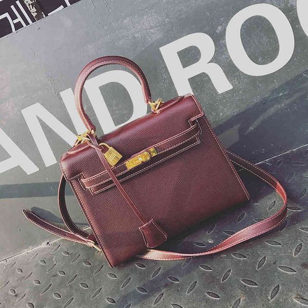 palm pattern kelly 2021 spring and summer new wine red messenger women's lock portable bag 
palm pattern kelly 2021 spring and summer new wine red messenger women's lock portable bag