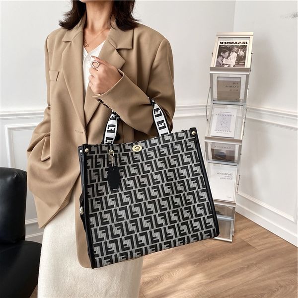 new fashion simple big bag hand letter women's tote large capacity shoulder handbags premium
new fashion simple big bag hand letter women's tote large capacity shoulder handbags premium