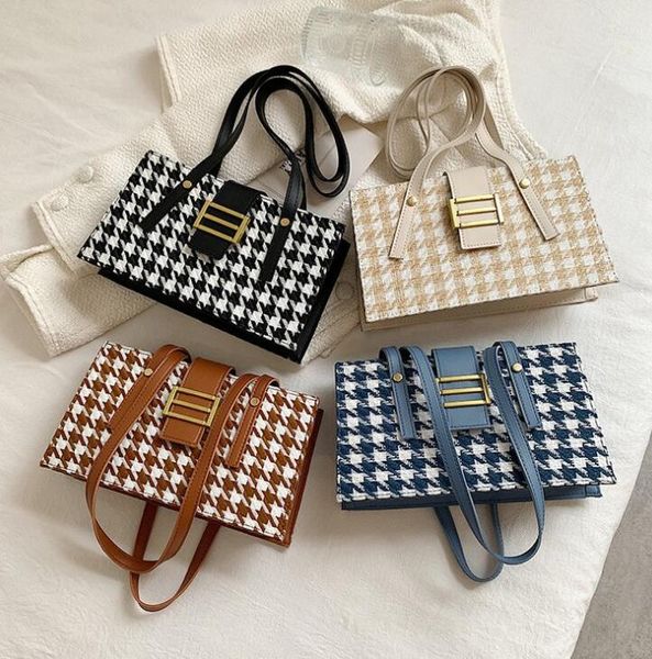 designers pu leather women shoulder bag temperament belt crossbody fanny classic 2021 good quality messenger bags handbags girl fashion woma
designers pu leather women shoulder bag temperament belt crossbody fanny classic 2021 good quality messenger bags handbags girl fashion woma