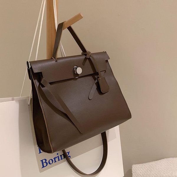 evening bags high-quality retro light luxury shoulder bag 2021 autumn and winter fashion high women's designer all-match messenger
evening bags high-quality retro light luxury shoulder bag 2021 autumn and winter fashion high women's designer all-match messenger