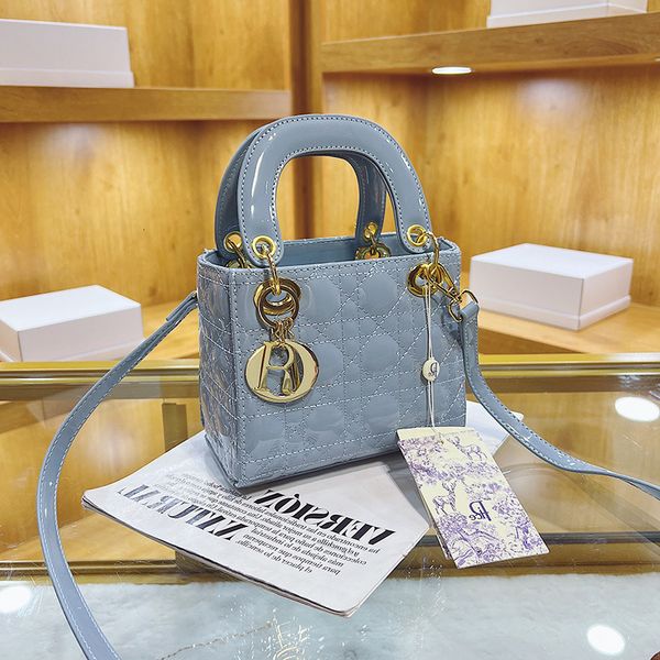 bag female 2022 trendy diana bag small light luxury hand foreign style versatile one shoulder messenger women's
bag female 2022 trendy diana bag small light luxury hand foreign style versatile one shoulder messenger women's