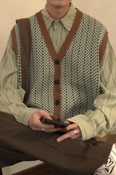 men's vests autumn loose american trend all-match coffee color retro knitted cardigan vest sweater japanese, Black;white
men's vests autumn loose american trend all-match coffee color retro knitted cardigan vest sweater japanese, Black;white