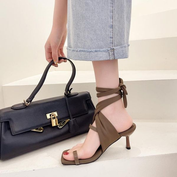 sandals 2021 summer fashion women narrow band vintage square toe high heels cross strap thong design shoes, Black
sandals 2021 summer fashion women narrow band vintage square toe high heels cross strap thong design shoes, Black